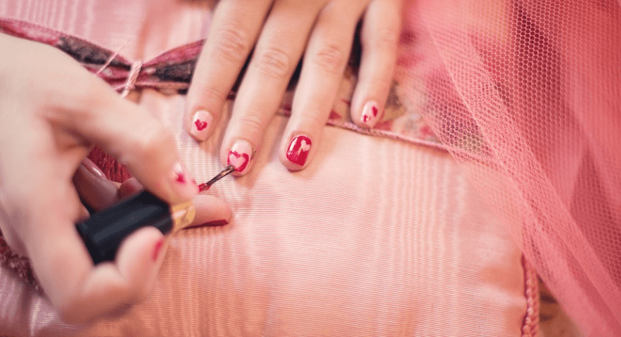 손톱이 깨지는 이유 - 2