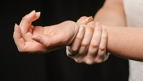 갱년기 관절통 증상·원인·치료 - 여성 호르몬 변화로 오는 통증