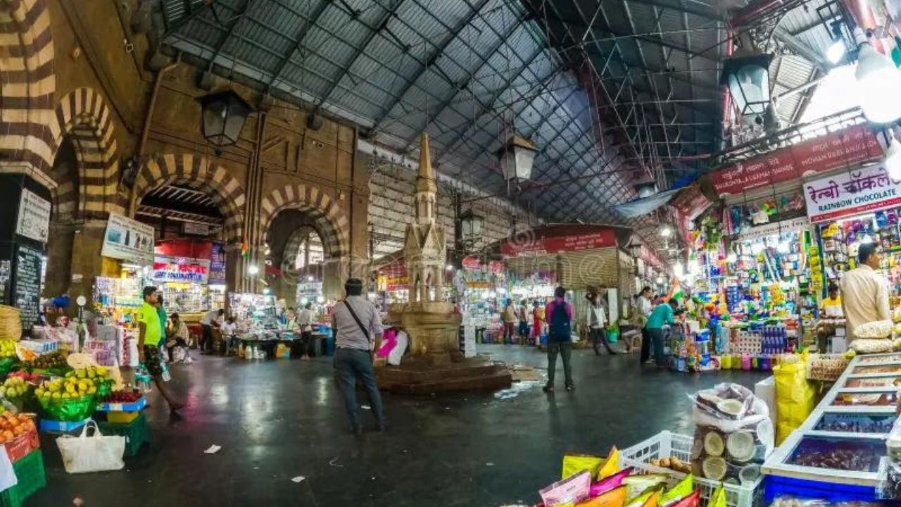 뭄바이 Central station 위쪽에 있답니다.