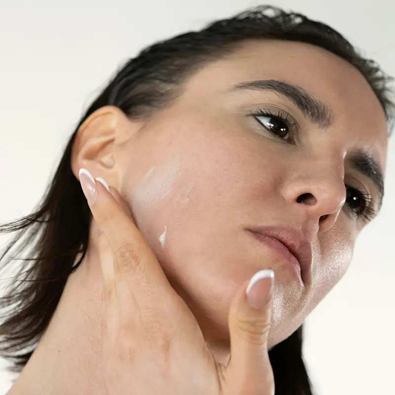 중년 여성 피부장벽 무너질 때 생기는 기미·잡티, 이렇게 회복하세요