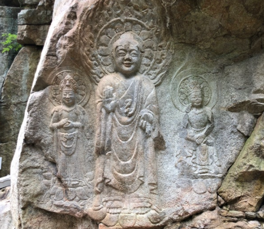 백제의 미소 서산마애삼존불