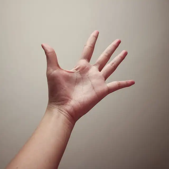 손가락 관절염- 손가락 마디 통증 방치하면?
