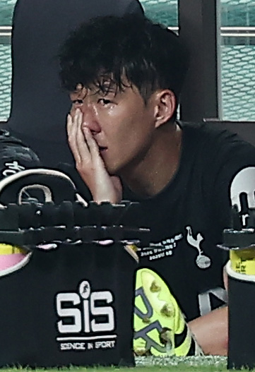 손흥민 고별전: 잘 있어 토트넘 뜨거운 눈물, 관중도 울었다.