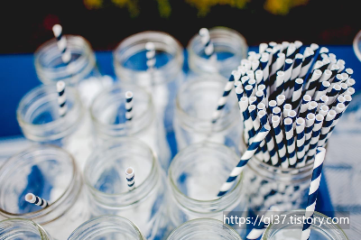 미세 플라스틱 규제: 각국의 정책 비교와 앞으로의 방향