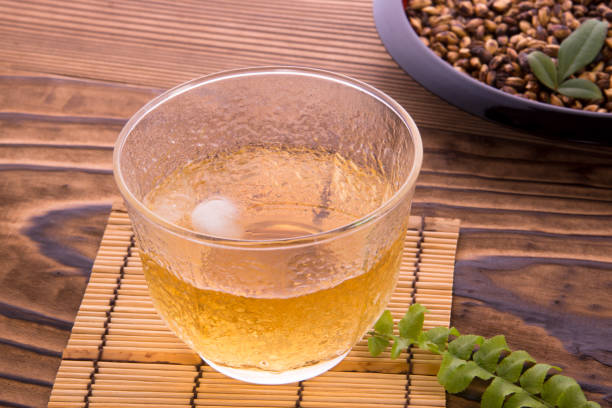 유리잔에-담긴-보리차