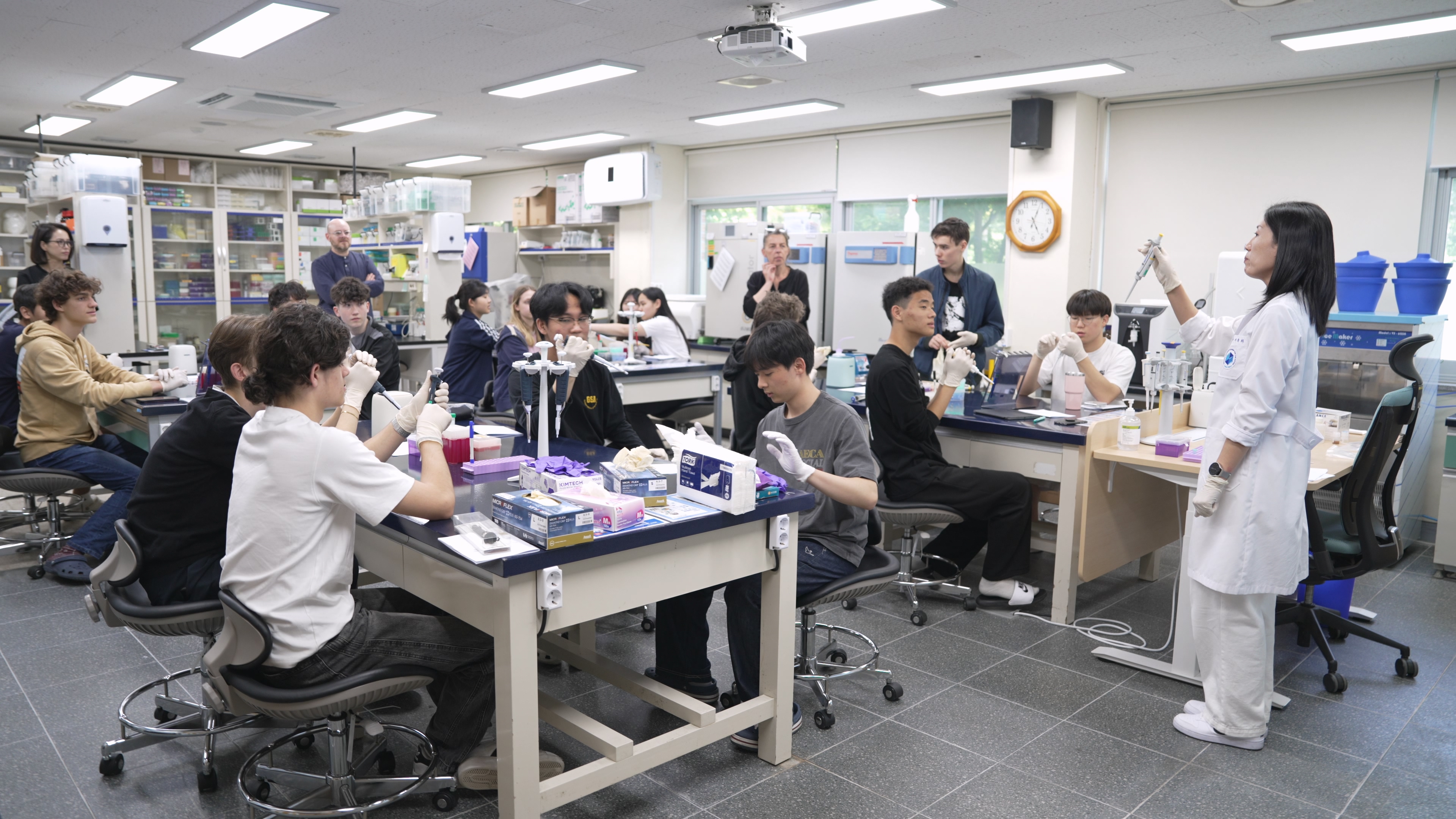 독일 학생도 반한 광주과학고 수업. 국제교류 프로그램 통해 과학 소양 '쑥쑥'.