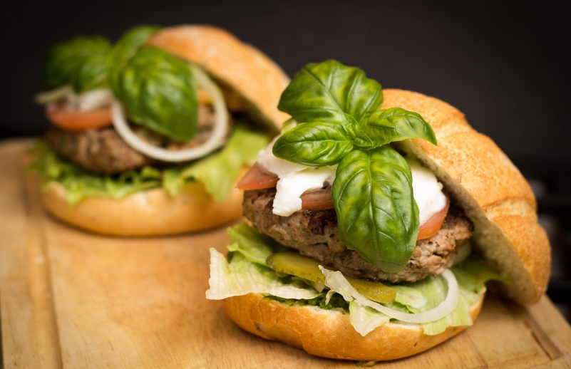 로컬푸드와 유기농푸드를 이용한 음식이미지