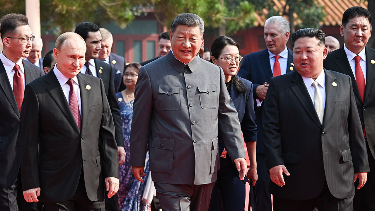 시진핑·푸틴·김정은이 함께한 중국 전승절 80주년 열병식, 무엇을 보여줬나 관련 사진