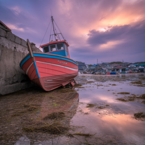과거 미탁의 한반도 영향 - 침수피해를 받은 배와 집들 모습