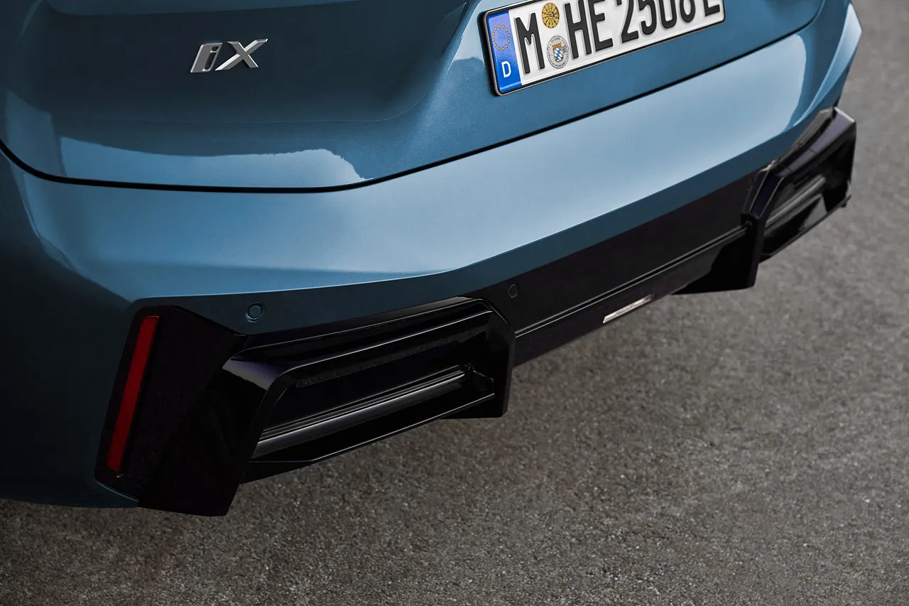 BMW iX 자동차 이미지