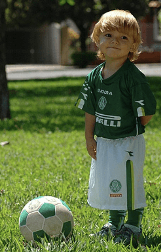 디딤씨앗통장에 가입한 아이가 밝게 웃고 있는 모습