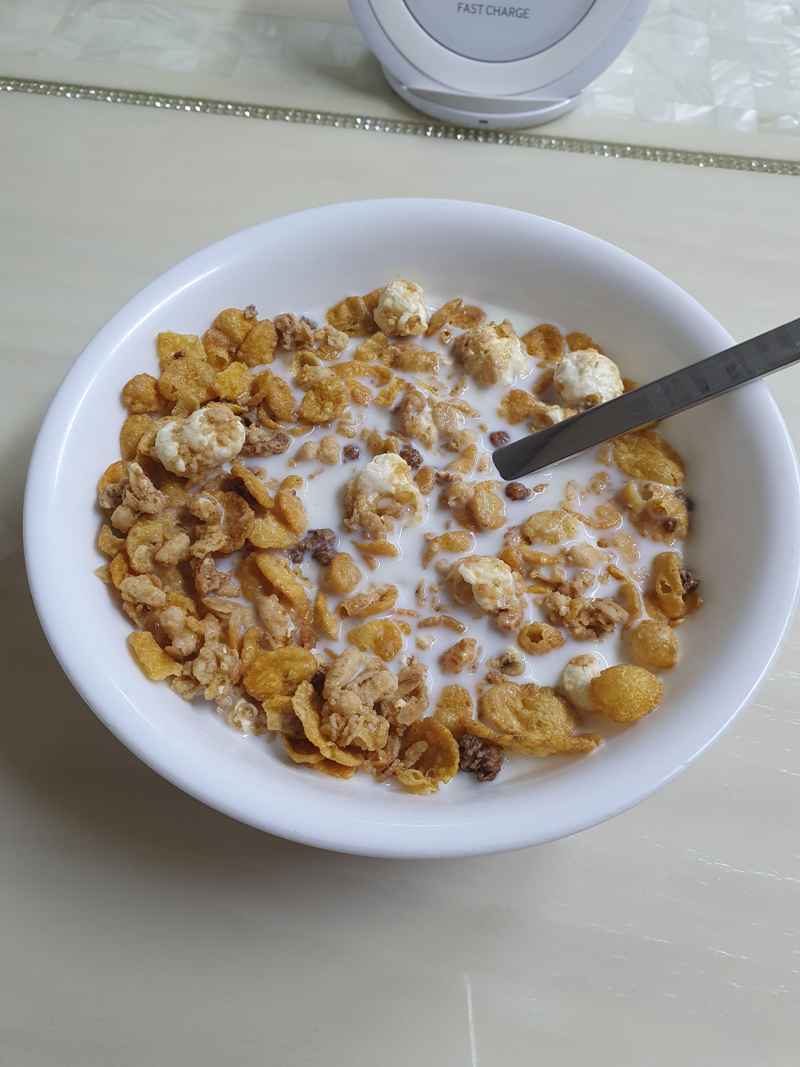 포스트 그래놀라 카카오 호두와 팝콘그래놀라랑 같이 맛잇게 냠냠^^