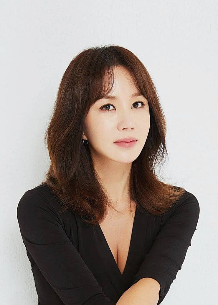가수-겸-배우-엄정화