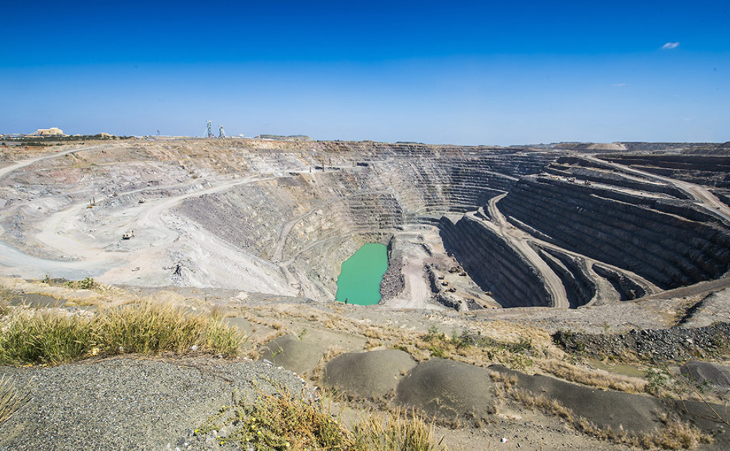 광물과 지질 자원으로 이해하는 지구에 대한 설명 사진
