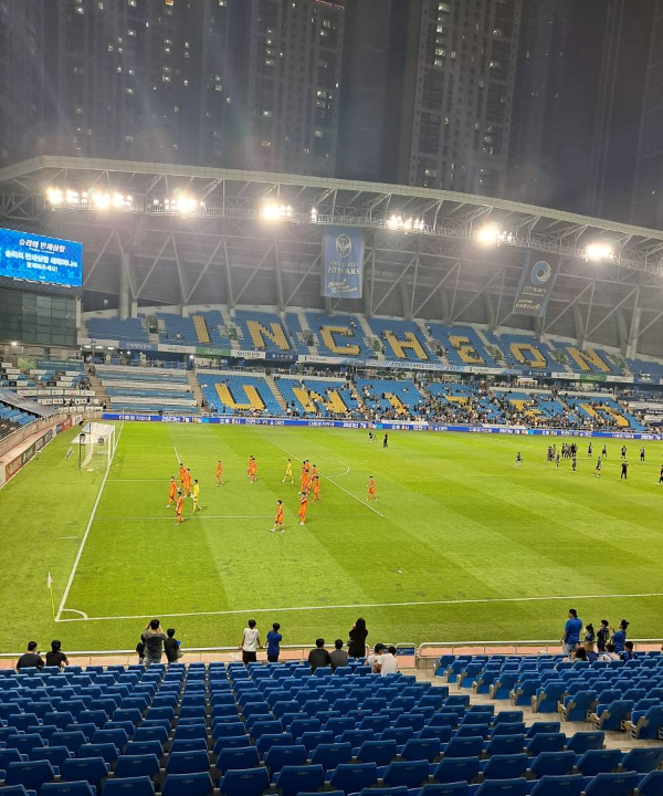 축구전용경기장 그라운드 승자와 패자