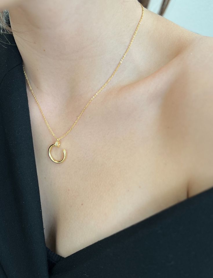 까르띠에 저스트 앵끌루 못 머리 디자인, 흔들리지 않는 중심과 권위를 상징하는 경금(庚金)의 형상