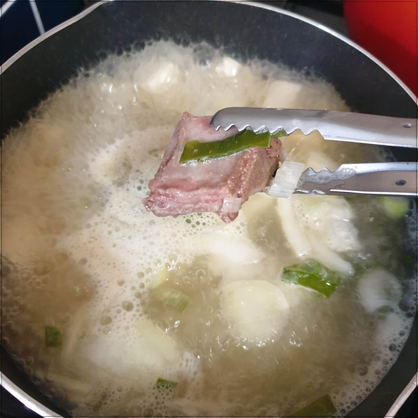 미소된장국에_소갈비_넣기