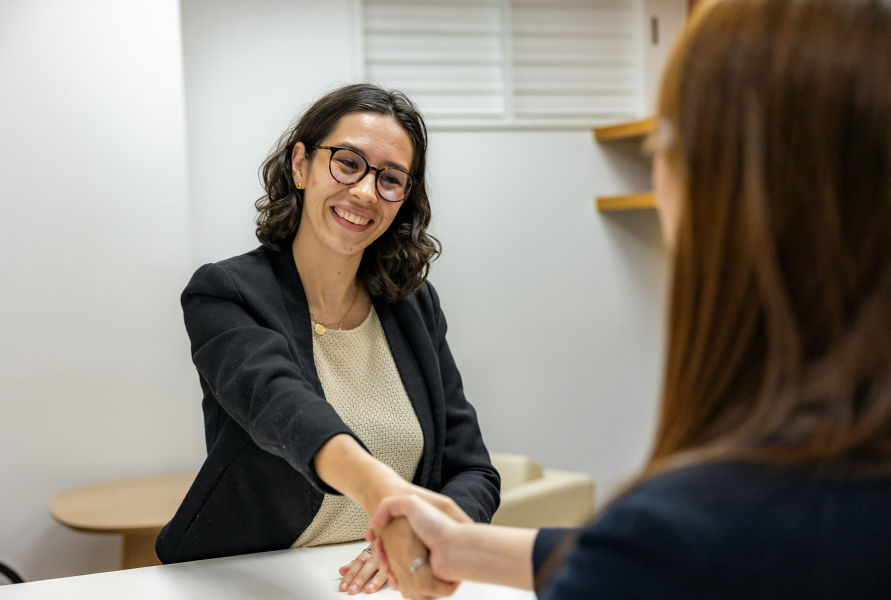 출산휴가 급여 서류 제출 모습