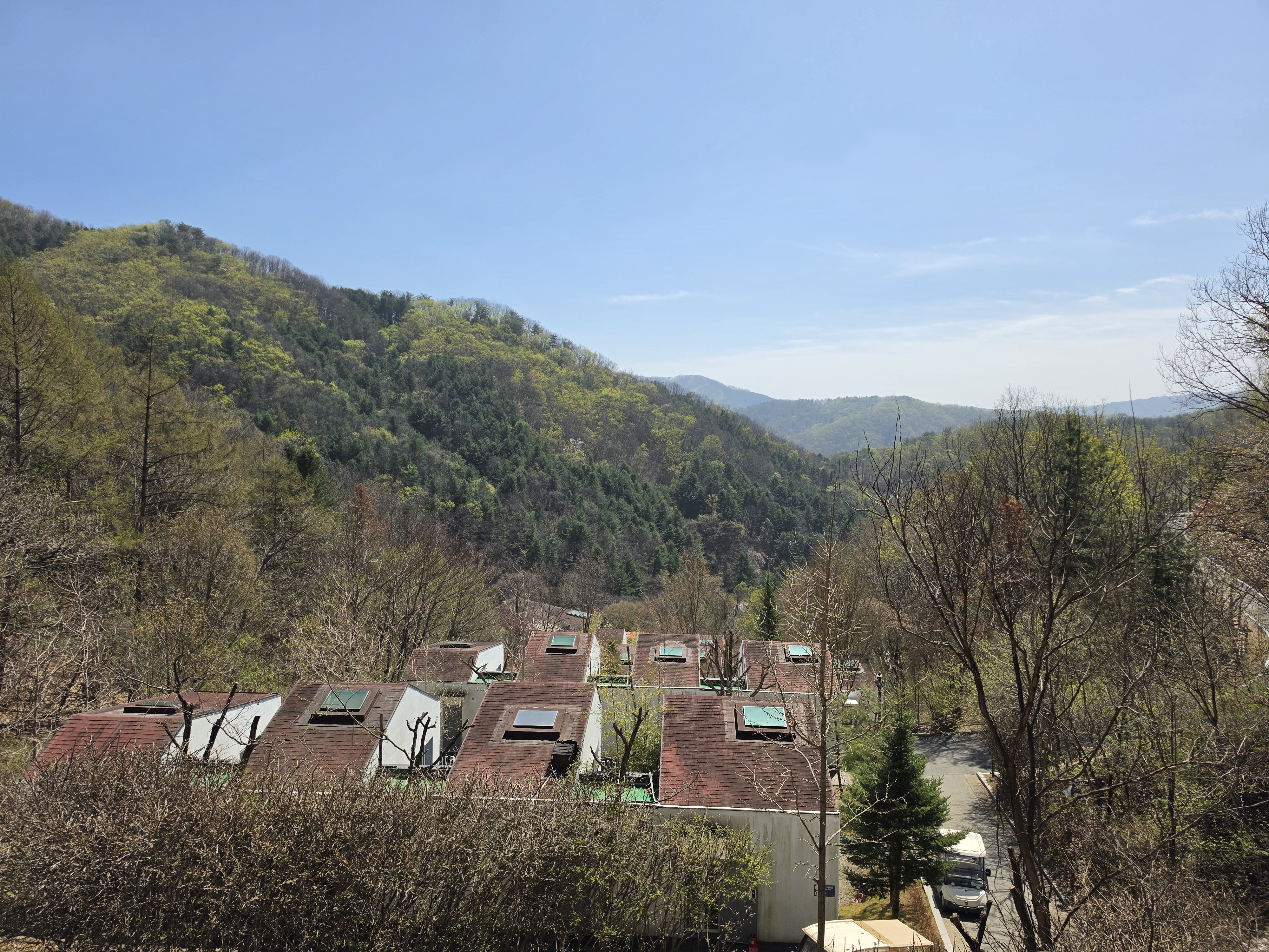 산에서 본 힐리언스 선마을 전경
