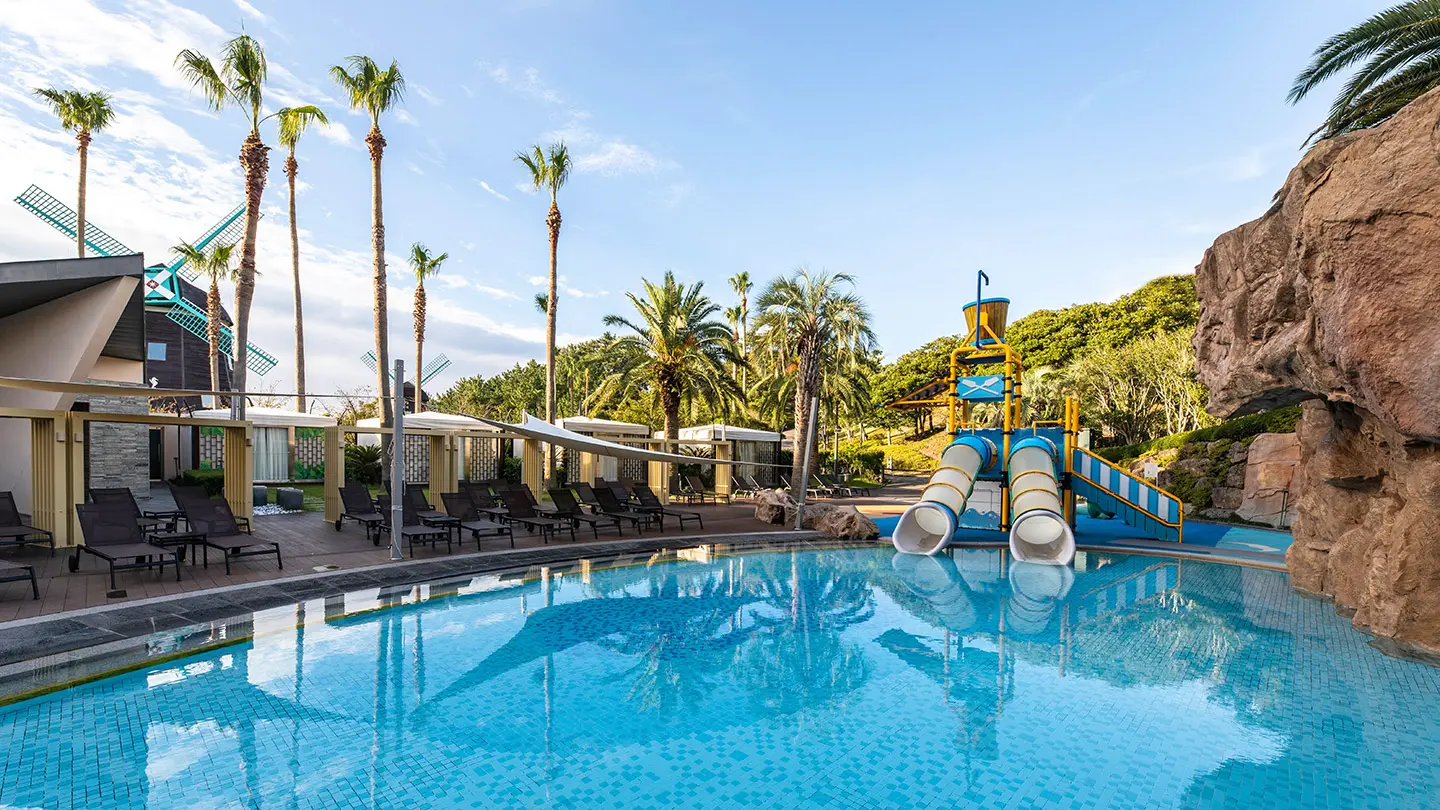 롯데호텔-제주-부대시설-해온-키즈풀과-수영장-사진