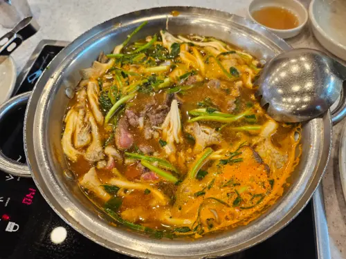 팔팔 끓는 샤브샤브
