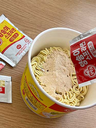 오뚜기 양송이 스프라면 빵 찍어먹자
