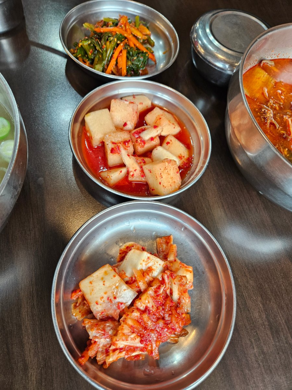 풍전식당 반찬들