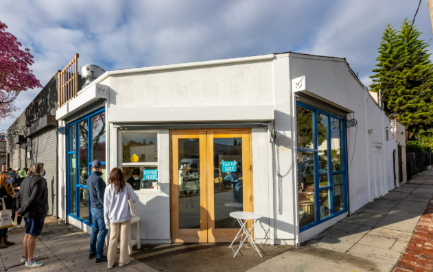 크리지 베이글 식당 입구 전면 사진