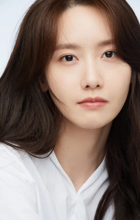 윤아 근황이 화제인 이유: 방송&middot;광고&middot;화보 전방위 활약