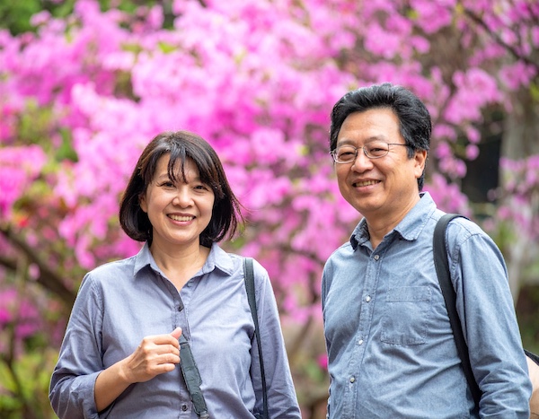 황매산철쭉축제에서 사진을 찍는 사람들