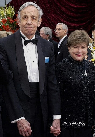 노년의 존 내시와 알리샤 부부