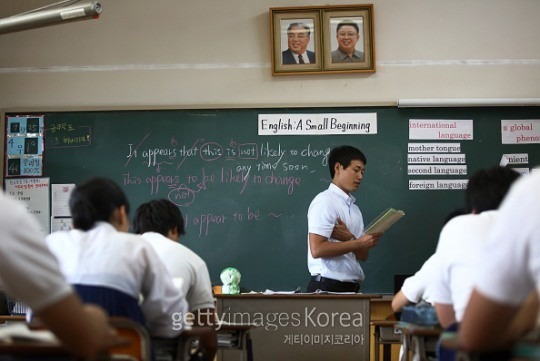 &lsquo;가르침&rsquo;은 사라지고&amp;#44; 교사는 이제 &lsquo;을&rsquo;이다