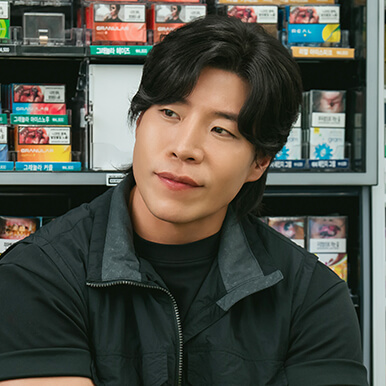 판사이한영에서 이한영의 친구이자 사채업자 석정호 역의 태원석 포스터입니다.