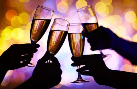 건배사 모음 송년회에서 돋보이는 건배사, 유머부터 감동까지