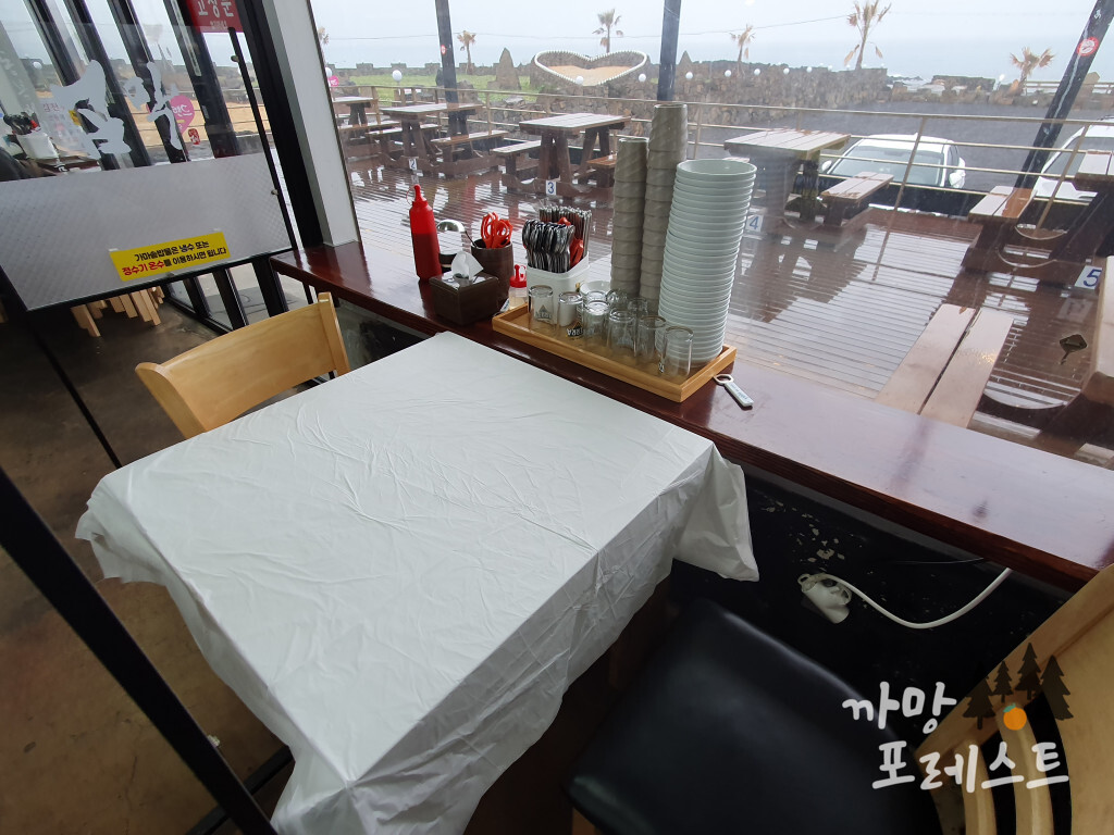 곰막 식당 내부