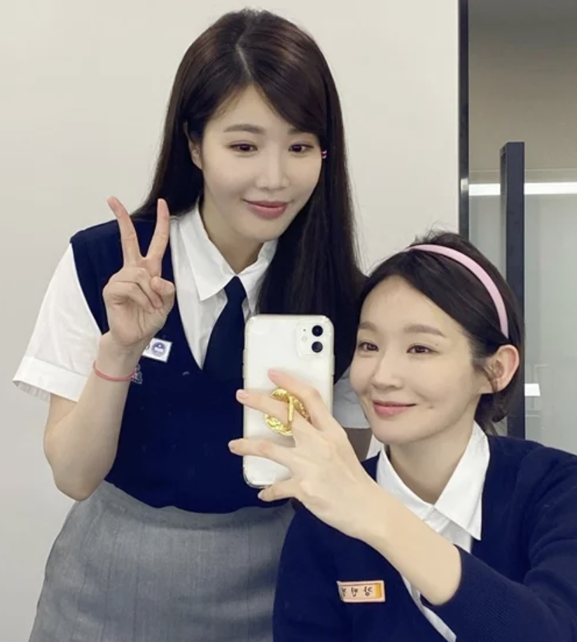 다비치 이해리 강민경 교복입고 셀카