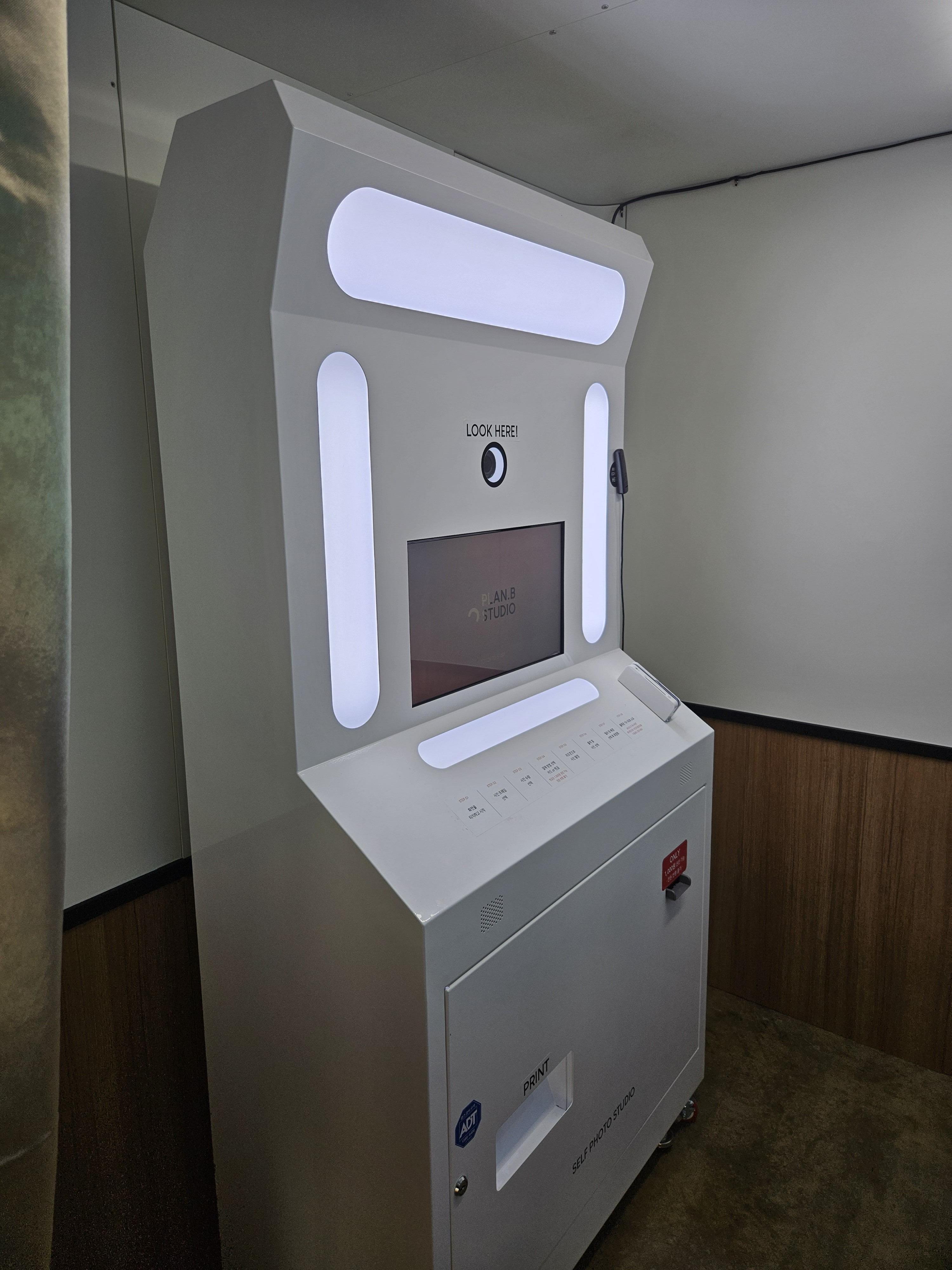 플랜비스튜디오 포토 키오스크 기계