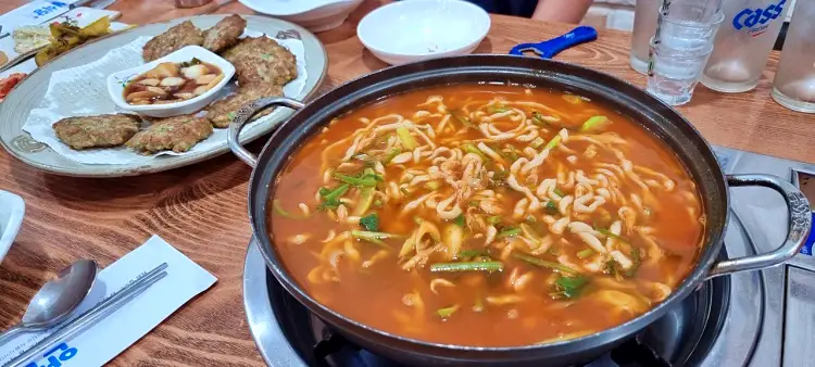 현장치고 고소한 향 퍼지는 민물 새우 얼큰 칼국수, 민물새우탕 새뱅이 매운탕 민물새우 한상 대전 괴정동 용문역 맛집 추천