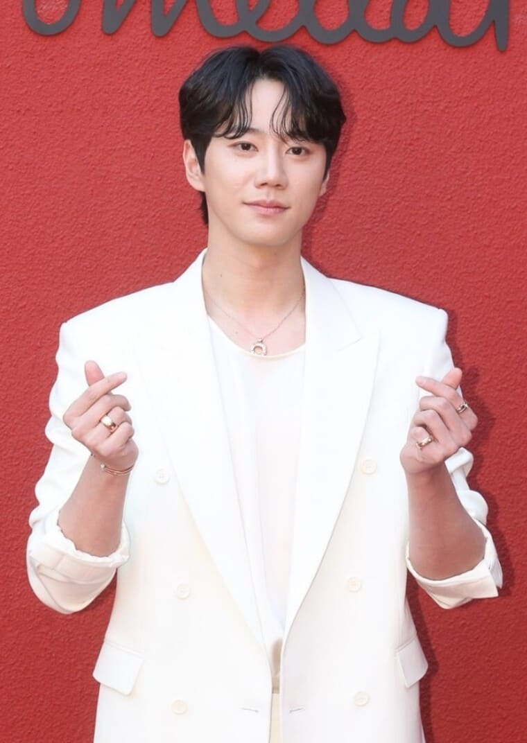 가수-겸-배우-이준영