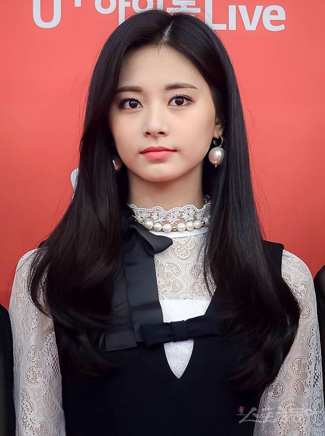 트와이스 쯔위 프로필 실물 레전드 키 다리 복근 인스타 국적 역변