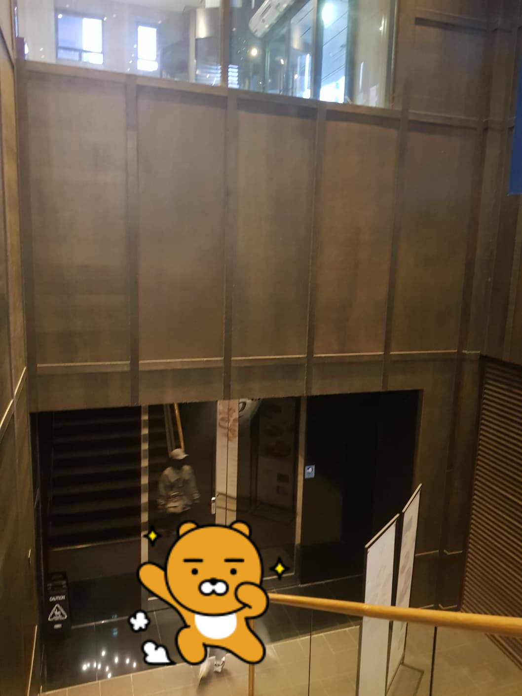 창고 43 입구 계단