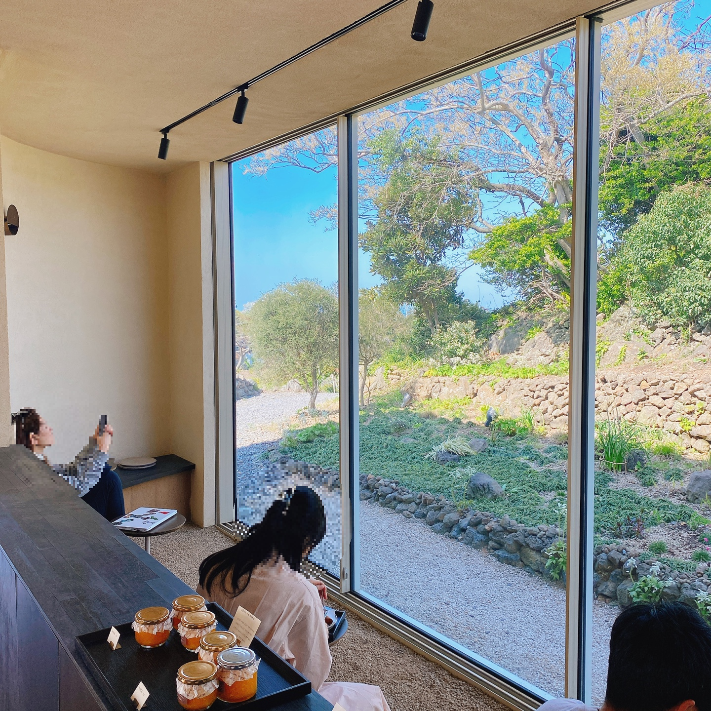 제주 애월 장전리 왕벚꽃거리 근처 문태준 시인 카페 오롬마르