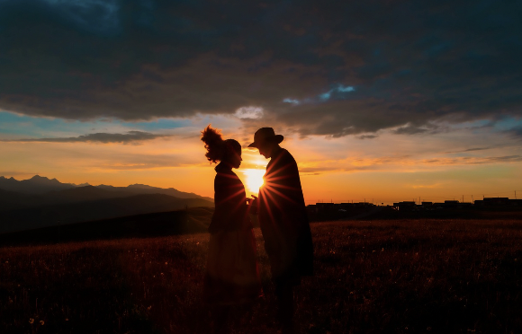 영화 &lsquo;하울의 움직이는 성&rsquo; &ndash; 마법과 성장, 그리고 사랑의 환상여행