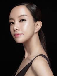 겨울의 화려함을 뽐내는 겨울 화장메이크업 하는 방법