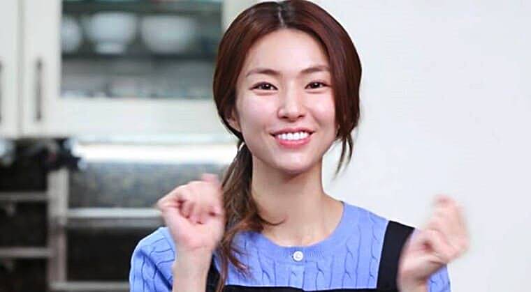 배우-하영