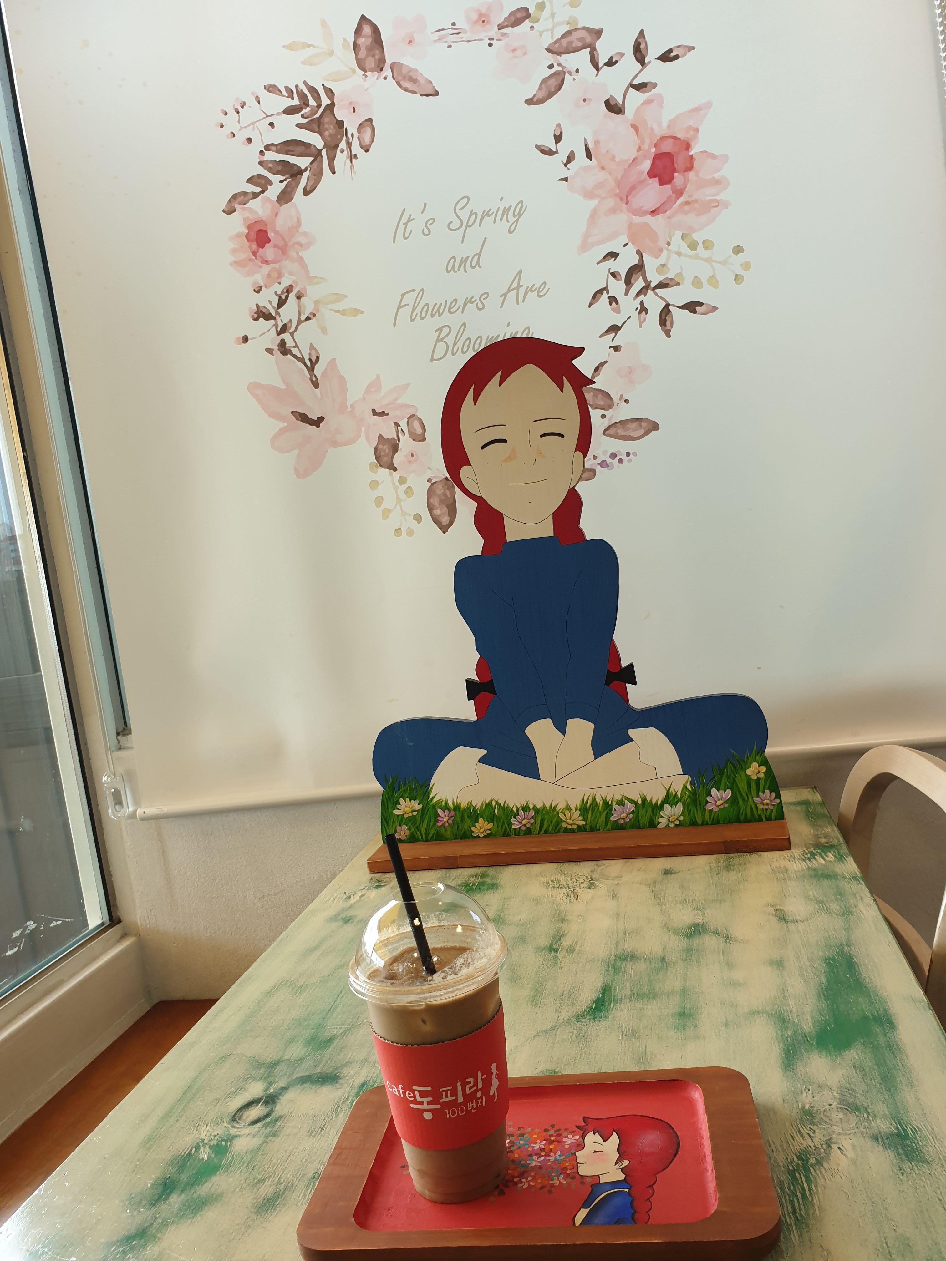 카페 테이블