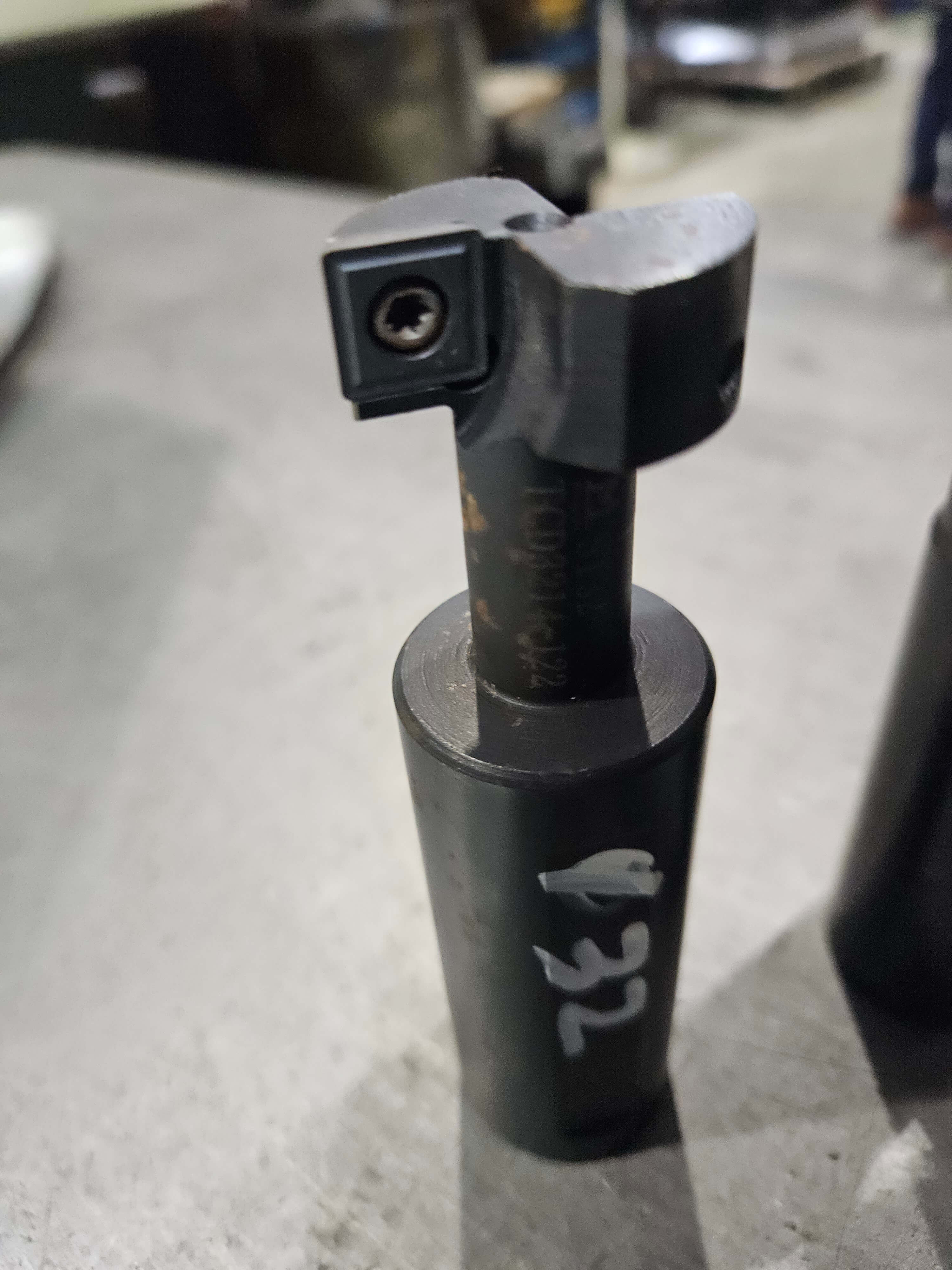 기성품 및 제작 티커터