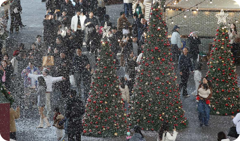 부산 해운대구 영화의전당에서 열린 '크리스마스 빌리지 부산 2025'. [사진=뉴스1]