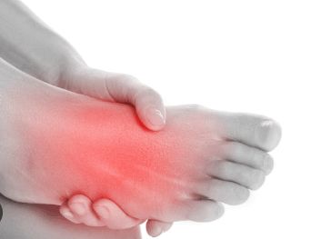 발등이 아픈 이유