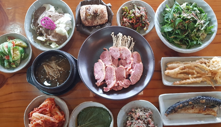 남겨서뭐하게 부여 연잎한상 백련정식 버섯전골 연꽃막걸리 맛집 식당
